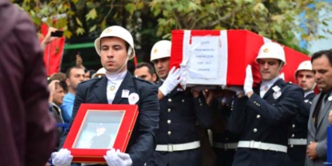 Şehit polis Çelik son yolculuğuna uğurlandı