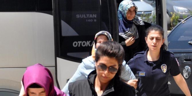 Aralarında öğretmenlerinde olduğu 10 kişi adliyeye sevk edildi