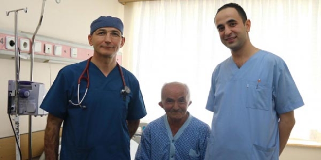 70 yandaki hastaya ameliyatsz kalp kapa deiimi