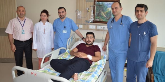 Kalp masajıyla hayata döndürülen gence hipotermi uygulandı