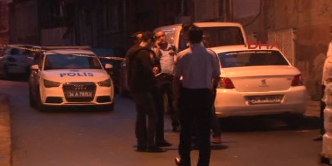 Fatih'te soyguncular polise sald�rd�: 1 polis yaral�