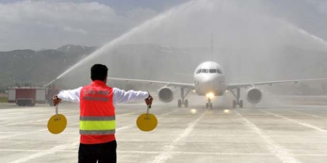 Hakkari'de u�ak seferlerinin yeniden ba�lamas� bekleniyor