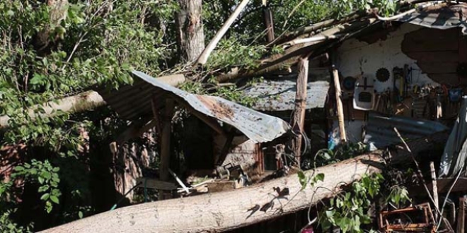 Bolu'da hortum hasara yol a�t�