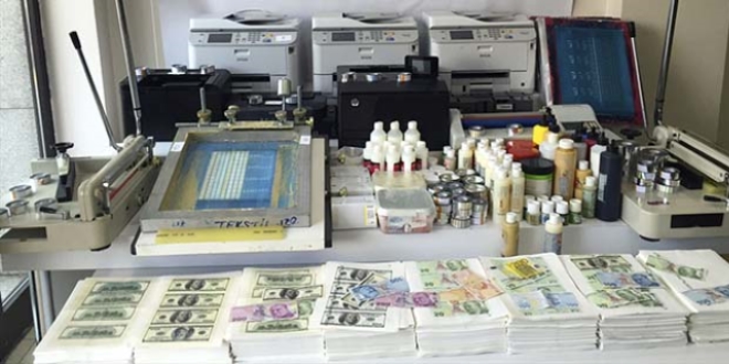 �stanbul'da sahte para operasyonu: 2 g�zalt�