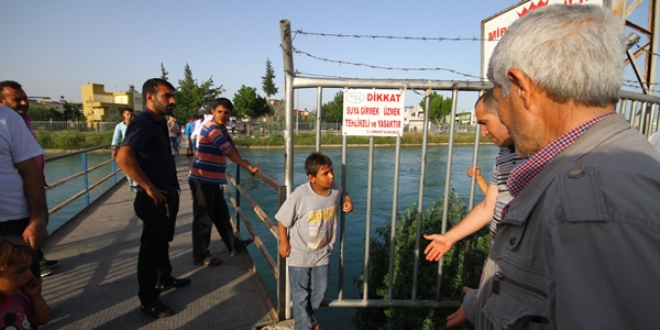 Adana'da sulama kanalna giren iki ocuk kayboldu