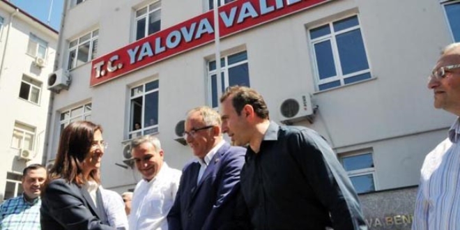 Türkiye'nin 4'üncü kadın valisi görevine başladı