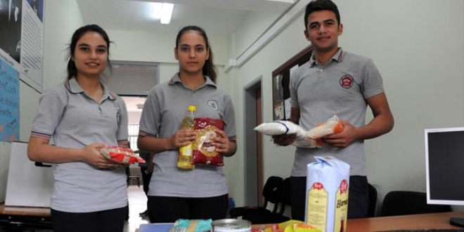 Öğrenciler atık kağıtları değerlendirip yardımı yaptılar