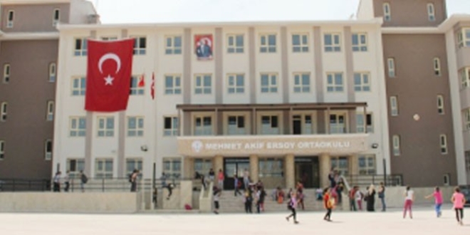 Ortaokul imam hatip oldu öğrencileri ilkokula taşındı