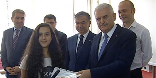 'Eskiden öğretmenler çatlatana kadar notları söylemezdi'