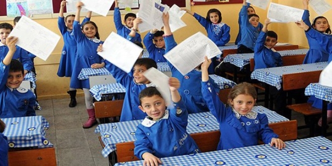 Yüksekova'da karne heyecanına bir hafta erteleme