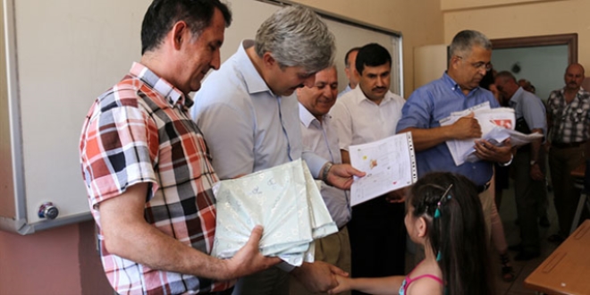 İskenderun'da buruk karne sevinci