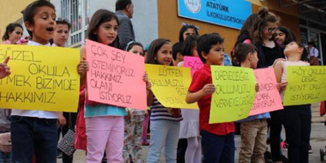 Öğrencilerden karne sonrası protesto