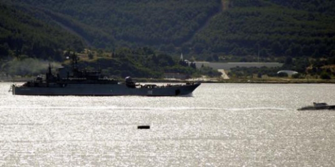 Rus savaş gemisi Çanakkale Boğazı'ndan geçti