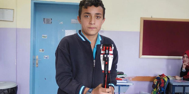 'Robot yılan' okulun maskotu oldu