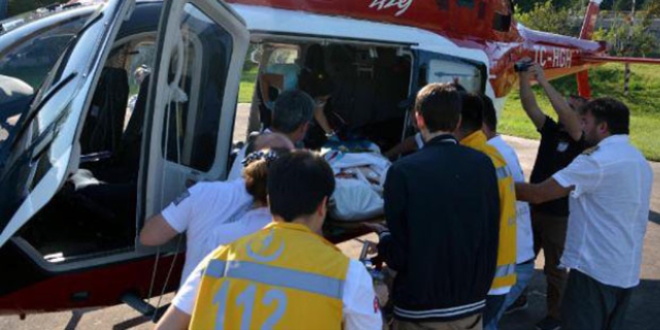 Trafik kazasında yaralanan çocuk, hava ambulansıyla sevk edildi