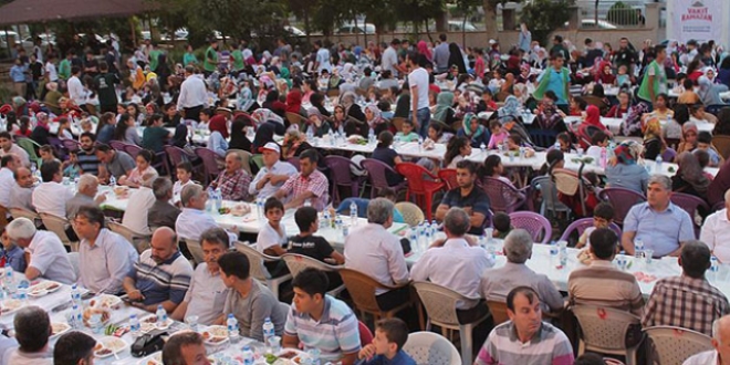 İHH'dan Adıyaman'da 3 bin kişiye iftar