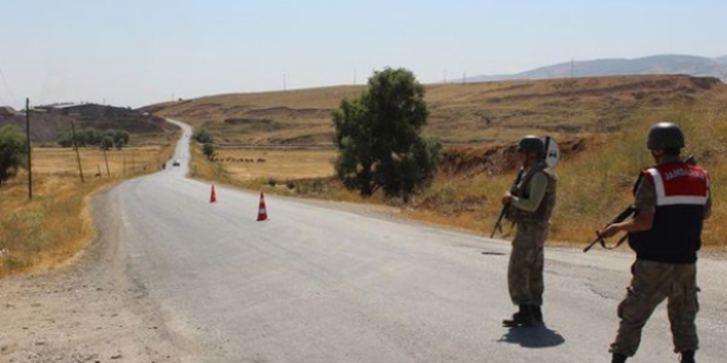 Muş'ta cemaati rehin alan PKK'lılar karakola ateş açtı