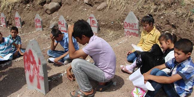 En acı karne PKK'nın katliam yaptığı Dürümlü'de alındı