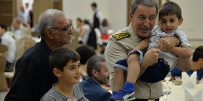 Orgeneral Akar'dan 'Babalar Günü' mesajı