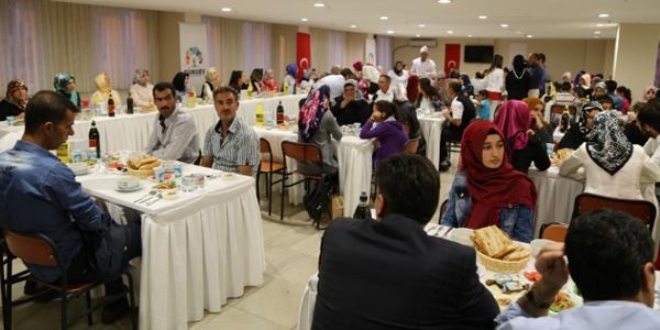 'Cumhurba�kan�m�z sayesinde �ocuklar�m�z okuyor'