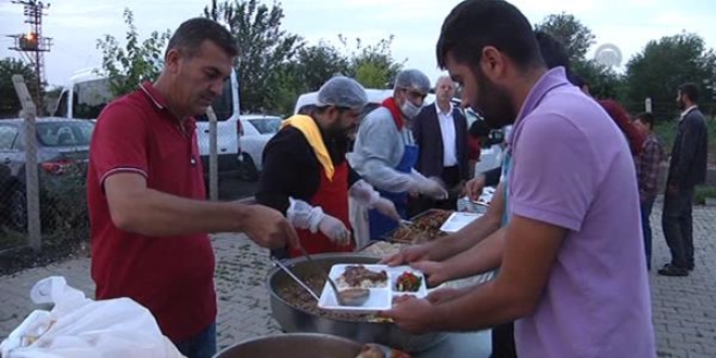 Diyanet, Dürümlü'de hayatını kaybedenler için iftar verdi