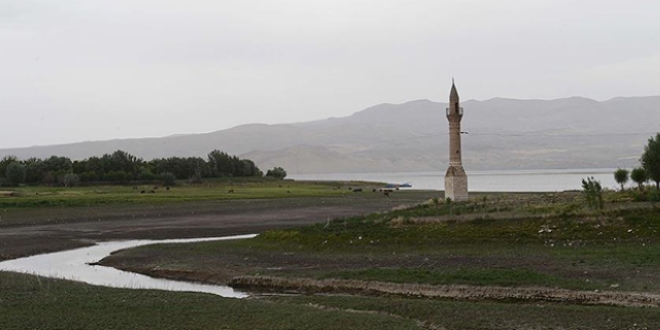 'Yaln�z minareler' zamana direniyor