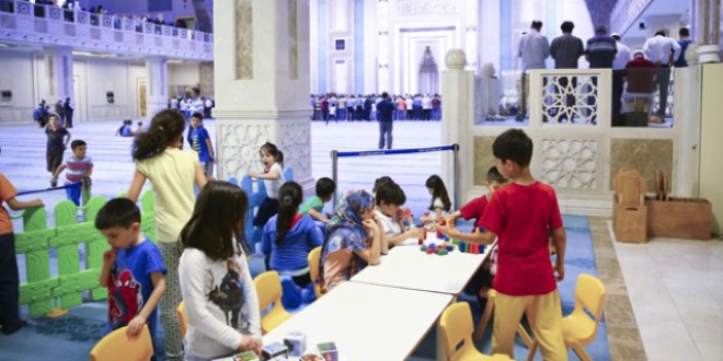 Çocuklar için camide oyun alanı