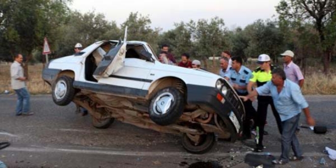 Kahramanmara'ta otomobil devrildi: 8 yaral