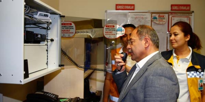 Akda�, Telsizle personelin Babalar G�n�'n� kutlad�