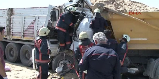 Şile'de hafriyat kamyonları çarpıştı: 1 ölü