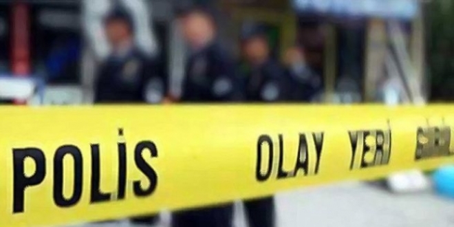 Küçükçekmece'de 2 noktada şüpheli paket alarmı