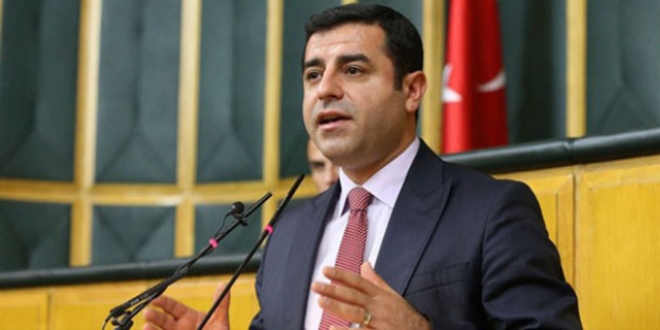 Demirtaş: Suçlayıp, belediyelere el koymaya çalışıyorlar