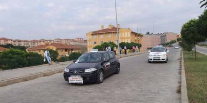 MEB, öğretmenlere direksiyon sınavı görevi açtı
