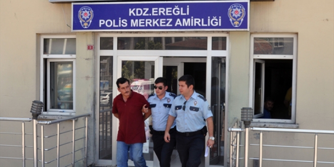 Trafik polisinin �zerine araba s�ren ki�i, serbest b�rak�ld�