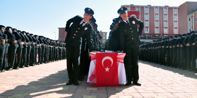 Kastamonu'da 490 PMYO ��rencisi diplomalar�n� ald�