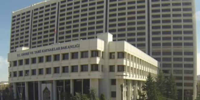 Enerji Bakanlığında 4 bürokrat görevden alındı