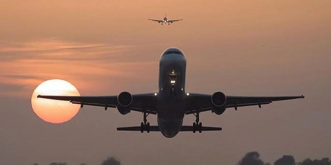 Motoru duran u�ak �stanbul'a acil ini� yapt�