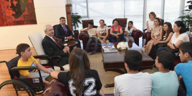 Kılıçdaroğlu, Tunceli'den gelen TEOG birincilerini kabul etti