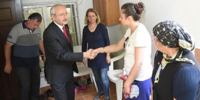 Kılıçdaroğlu, şehit Üsteğmen'in ailesini ziyaret etti