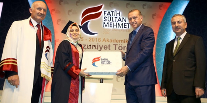 FSM Üniversitesi'nden 740 öğrenci mezun oldu