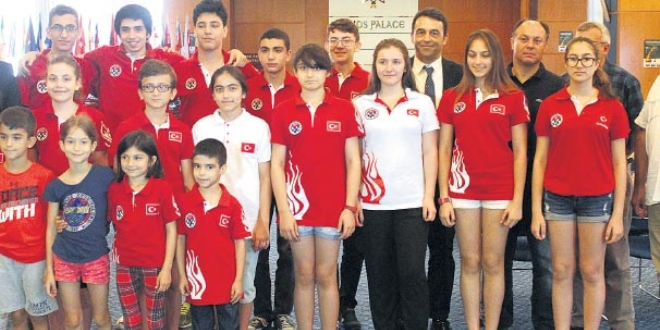 İş'ten satranca açık çek
