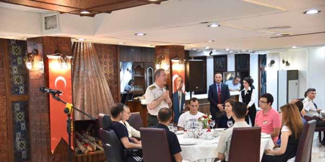 Orgeneral Akar ve Bakan Işık, gazilerle bir araya geldi