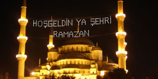 'Ramazan dünyevileşmenin önüne geçiyor'
