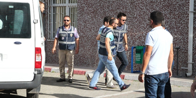 Gözlatına alınan okul müdürü ve 4 öğretmen serbest