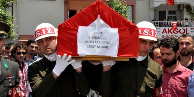 Şehit Astsubay Ayna, gözyaşları içinde toprağa verildi
