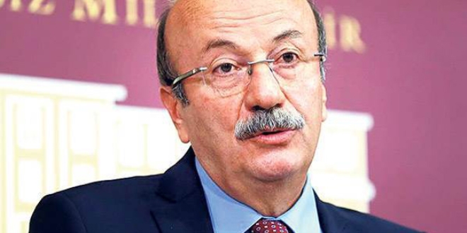 CHP'lilerden Mehmet Bekaroğlu'na istifa çağrısı