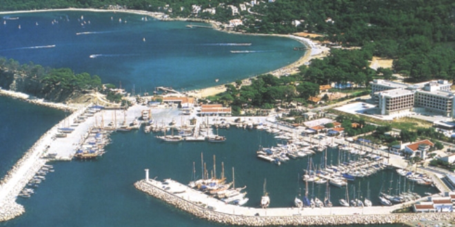 K�y�lar otellerin i�gali alt�nda