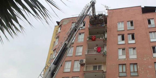 115 kiloluk kadının cenazesini evden itfaiye çıkardı