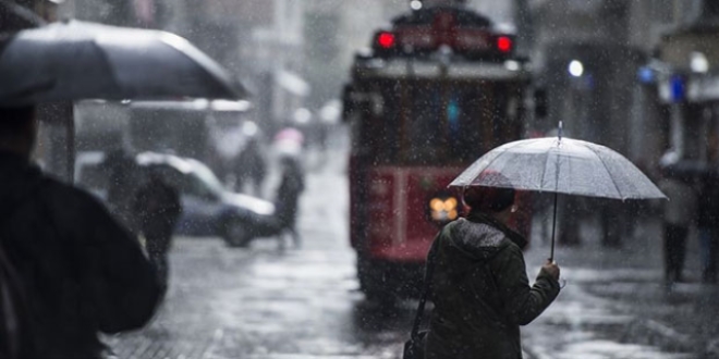 İstanbul'da sağanak hayatı olumsuz etkiledi