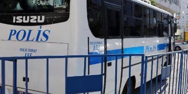 'Yasa dışı dinleme' davasında 1 polis tahliye edildi